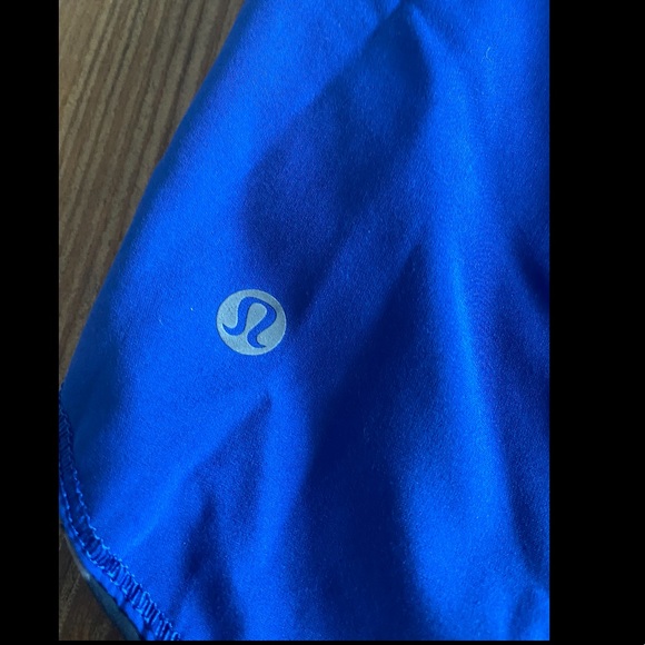 EUC Lululemon reversible size 10 shorts - Picture 7 of 7